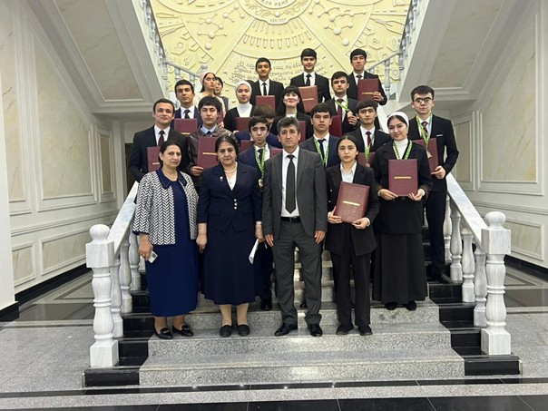 БАРГУЗОРИИ МАРОСИМИ СУПОРИДАНИ ҶОИЗАҲО БА ҒОЛИБОНИ ОЛИМПИАДАИ БАЙНАЛМИЛАЛӢ