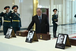 МУШТИ ХОК ВА САРНАВИШТИ НУСРАТУЛЛО МАХСУМ МУШТИ ХОК ВА САРНАВИШТИ НУСРАТУЛЛО МАХСУМ