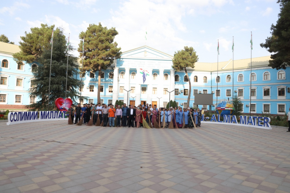 Для поддержания чистоты и порядка в нашей любимой столице - Душанбе, в воскресенье в ТГМУ имени Абуали ибн Сино прошёл коллективный воскресник