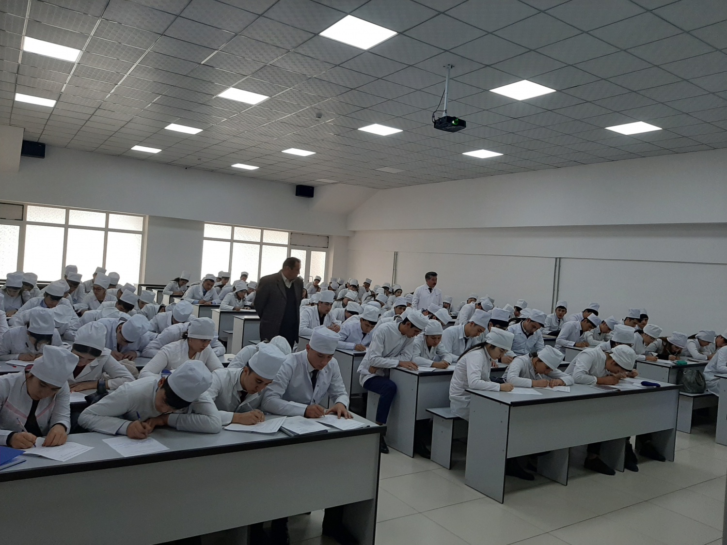 МУАЙЯН КАРДАНИ САТҲУ СИФАТИ ДОНИШИ ДОНИШҶӮЁН ТАВАССУТИ ГУЗАРОНИДАНИ САНҶИШҲОИ ХАТТӢ