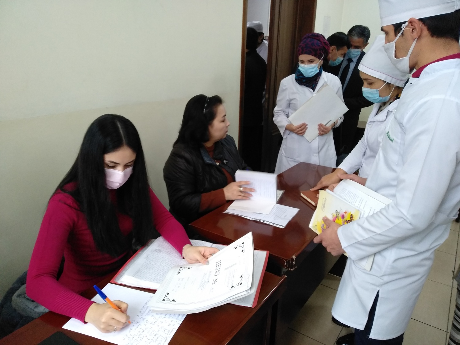 ТАБИБОН-ИНТЕРНҲО ИМТИҲОНИ ХАТМИ ИНТЕРНАТУРАРО СУПОРИДАНД