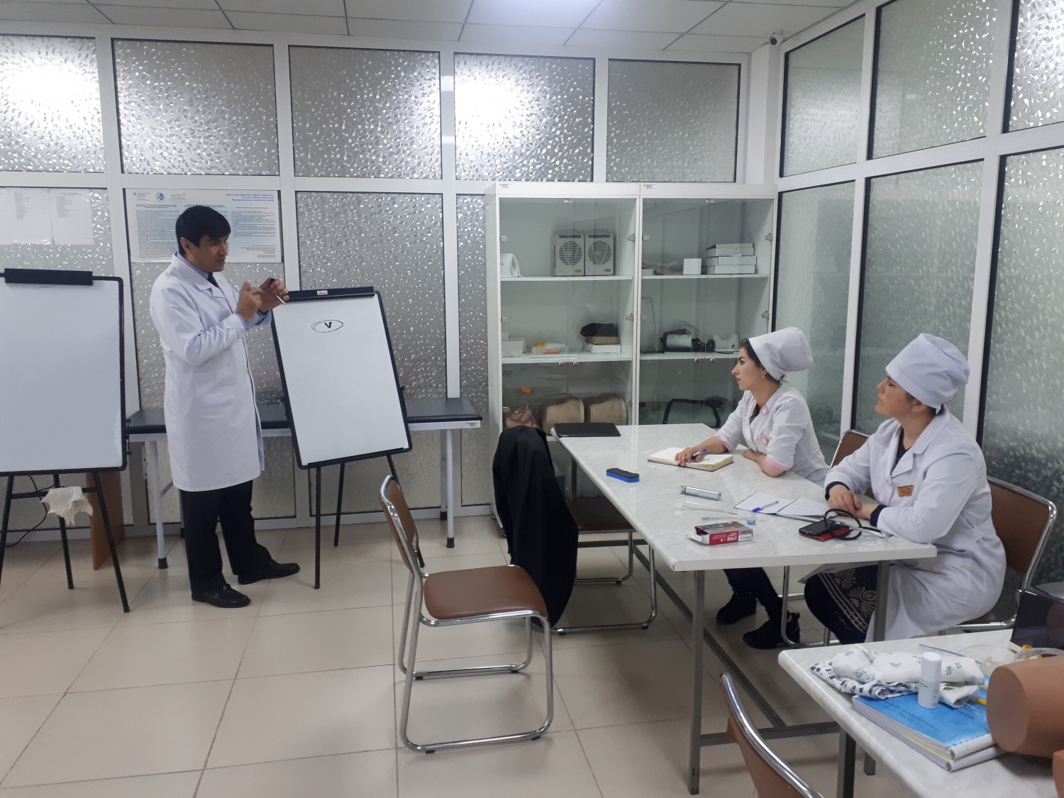 Машғулиятҳои амалӣ бо ординаторони клиникӣ 