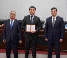 ДИПЛОМ ВА ҶОИЗАИ АКАДЕМИЯИ МИЛЛИИ ИЛМҲОИ ТОҶИКИСТОН МУБОРАКУ ФАРХУНДА БОД, ОЛИМИ ҶАВОН ФИРДАВС АБДУШУКУРОВИЧ!