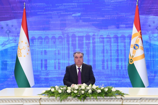 ПОЗДРАВИТЕЛЬНОЕ ПОСЛАНИЕ Президента Республики Таджикистан Эмомали Рахмона по случаю Дня Государственного флага