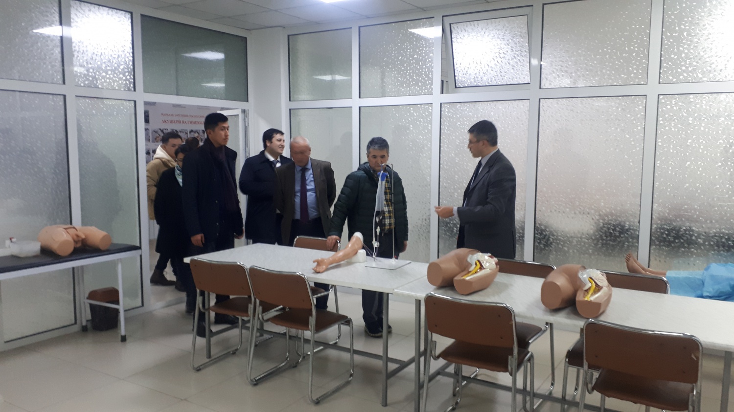 Меҳмонон аз Қазоқистон дар Маркази омӯзиши малакаҳои амалӣ