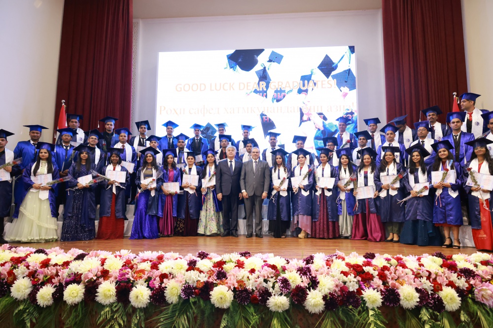 Торжественная церемония вручения дипломов  иностранным студентам-выпускникам  ТГМУ имени Абуали ибн Сино
