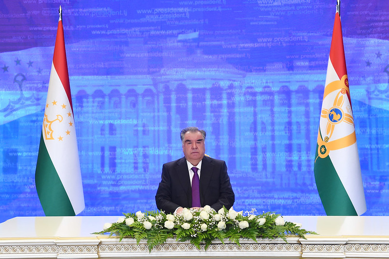 ПОЗДРАВИТЕЛЬНОЕ ПОСЛАНИЕ Президента Республики Таджикистан Эмомали Рахмона по случаю Дня Государственного флага