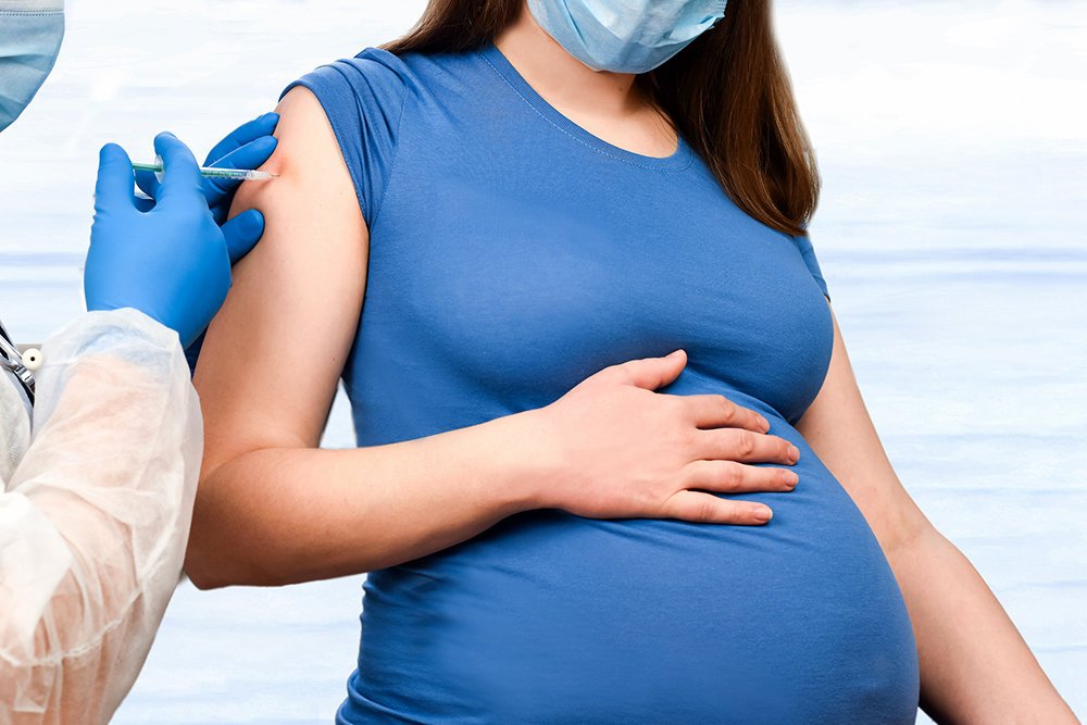 Врач назвала срок беременности для безопасной вакцинации от COVID-19