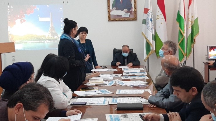 Мизи мудаввар дар мавзӯи «Истифодаи самараноки маводи дорувории зидди бемории COVID-19 истифодашаванда»