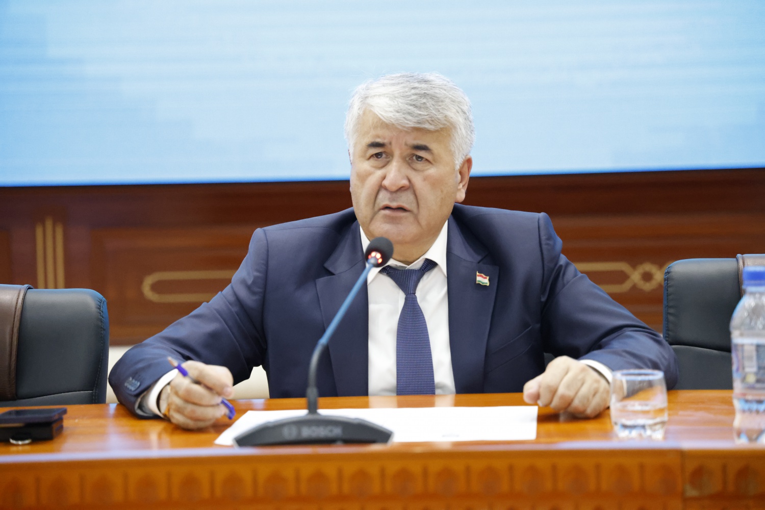 ВОХӮРИИ РЕКТОРИ ДОНИШГОҲ БО ДОНИШҶӮЁНИ  КУРСИ ЧАҲОРУМ