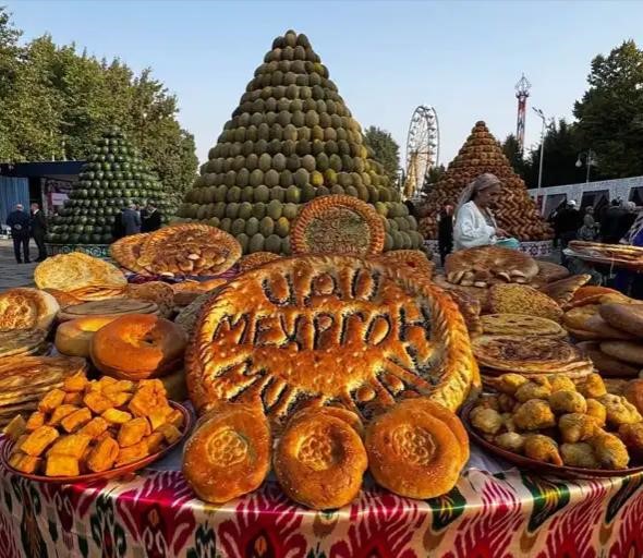 МЕХРГОН - ДЫХАНИЕ ДРЕВНОСТИ И ТОРЖЕСТВО ЗОЛОТОЙ ОСЕНИ. В ЗОЛОТЫХ КРАСКАХ ОСЕНИ – ДУША МЕХРГОНА