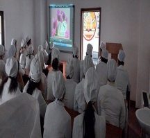 ЗАН-МОДАРИ ТОҶИК ЗАҲМАТКАШУ МЕҲНАТҚАРИН БУДУ ҲАСТ ВА МЕМОНАД